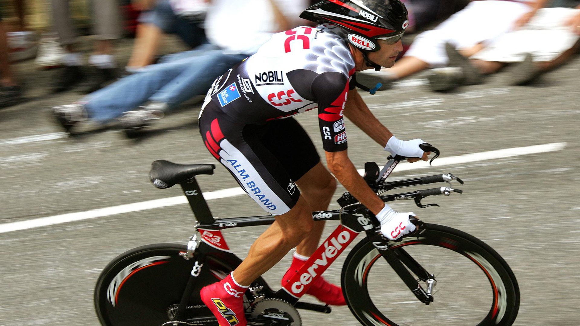 中国女篮运用多种战术突破密集防线，中国女篮打篮球